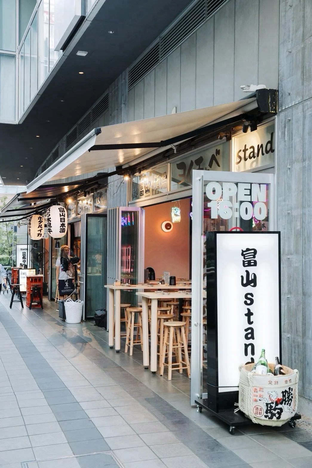 富山×酒屋 ヨイチャベ stand施工事例
