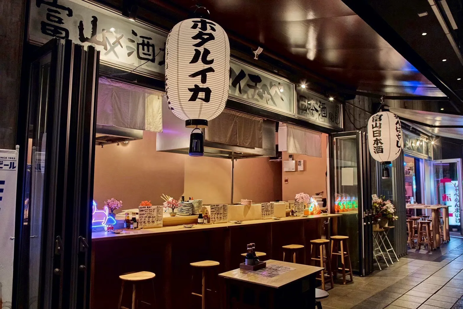 富山×酒屋 ヨイチャベ standの店舗内装 12