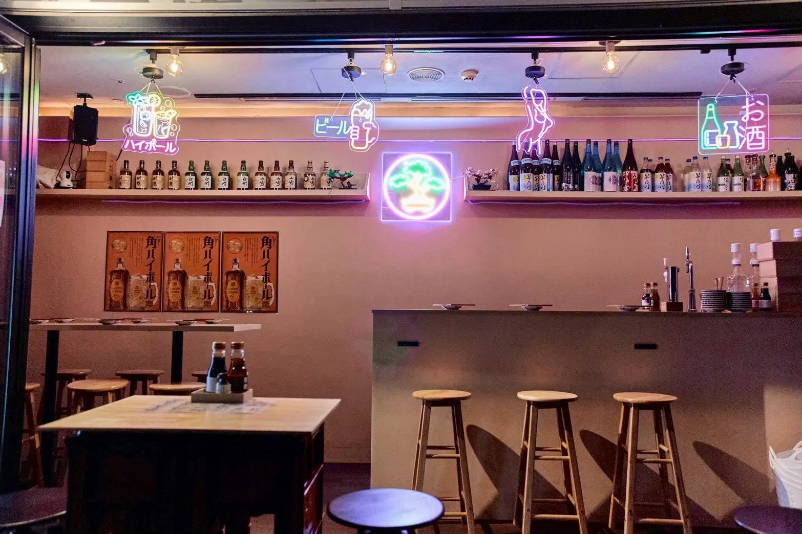 富山×酒屋 ヨイチャベ standの店舗内装 18