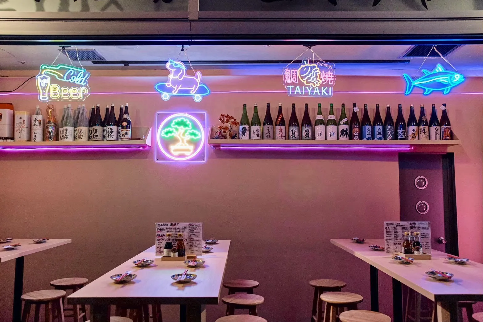 富山×酒屋 ヨイチャベ standの店舗内装 4