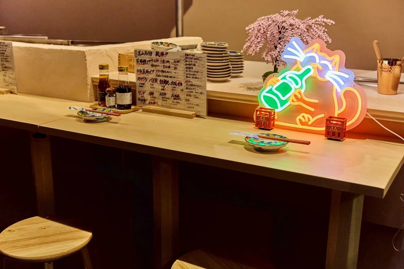 富山×酒屋 ヨイチャベ standの店舗内装 9